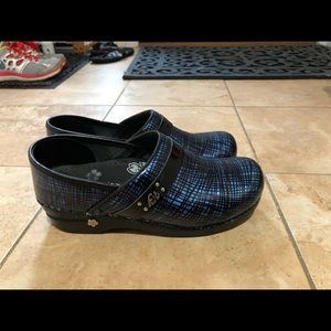Sanita nursing clogs. Size 39